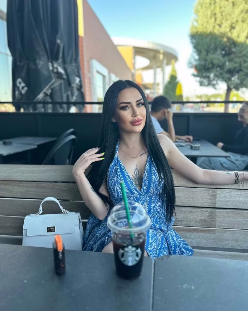 Acele Etmeyen Güzel Escort Emel